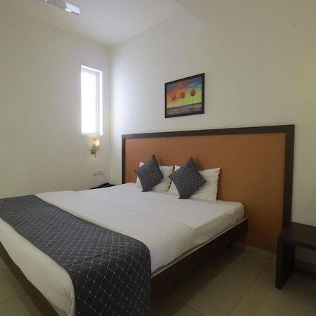 Ixora Suites Bangalore Exterior photo