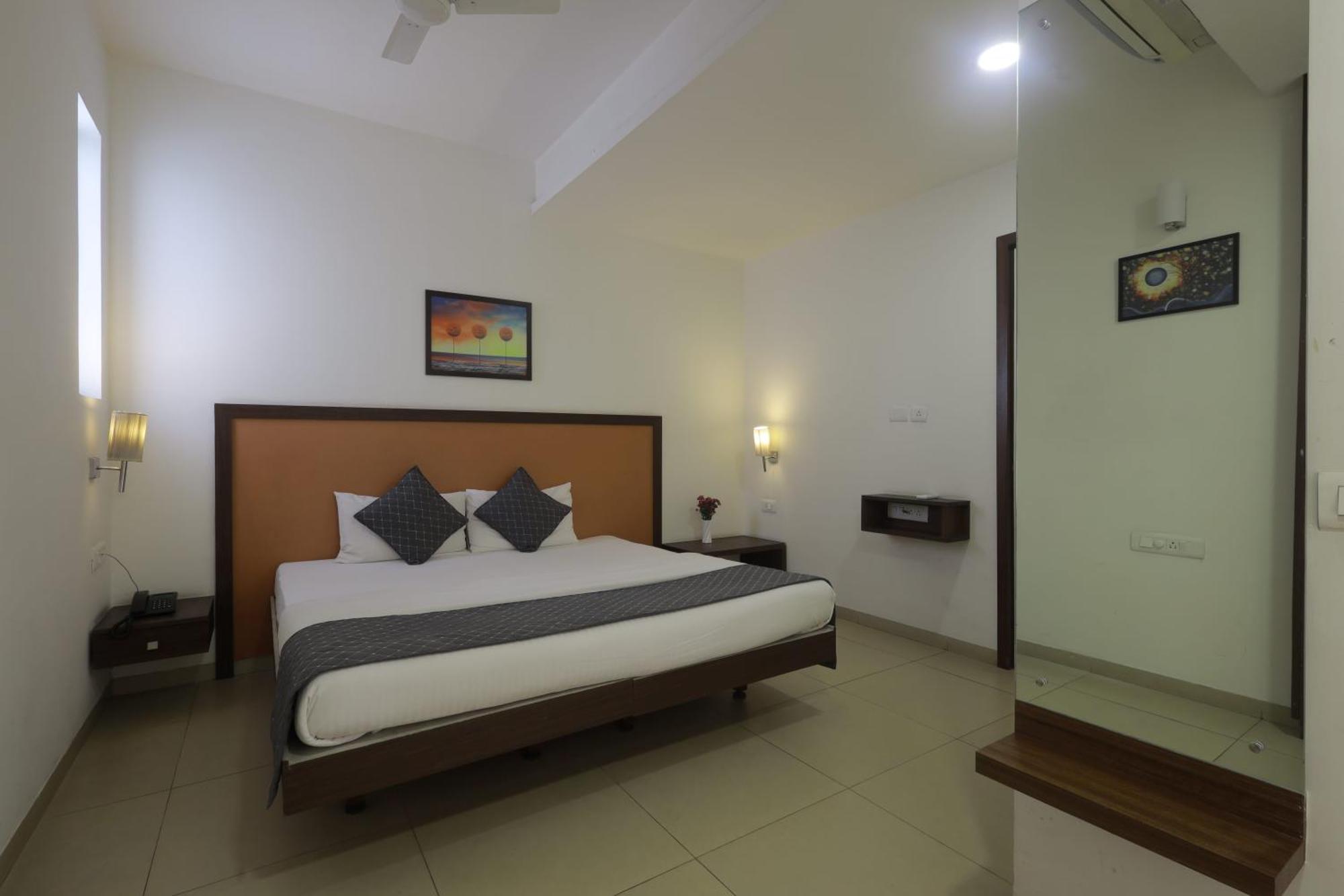 Ixora Suites Bangalore Exterior photo