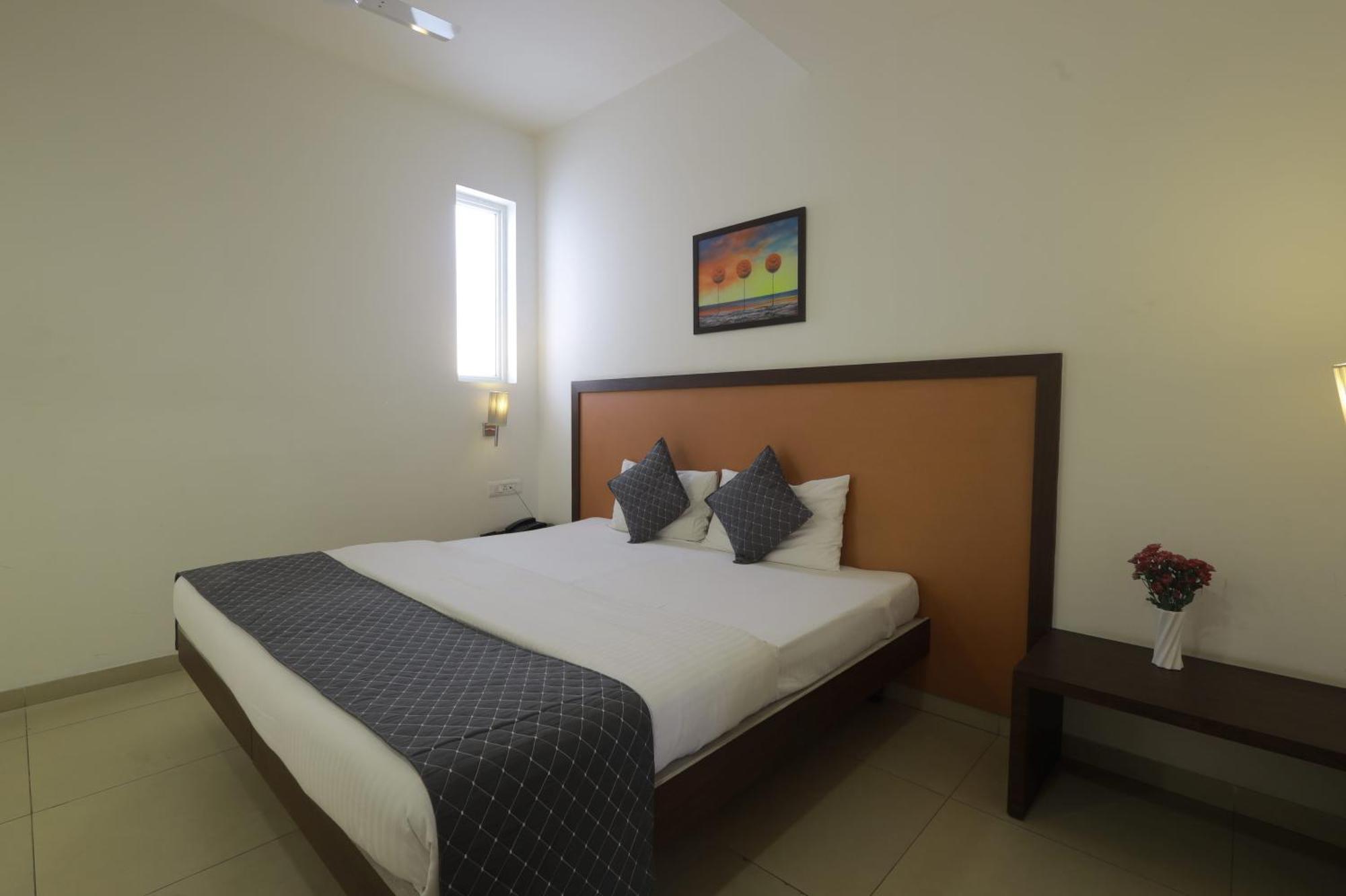 Ixora Suites Bangalore Exterior photo