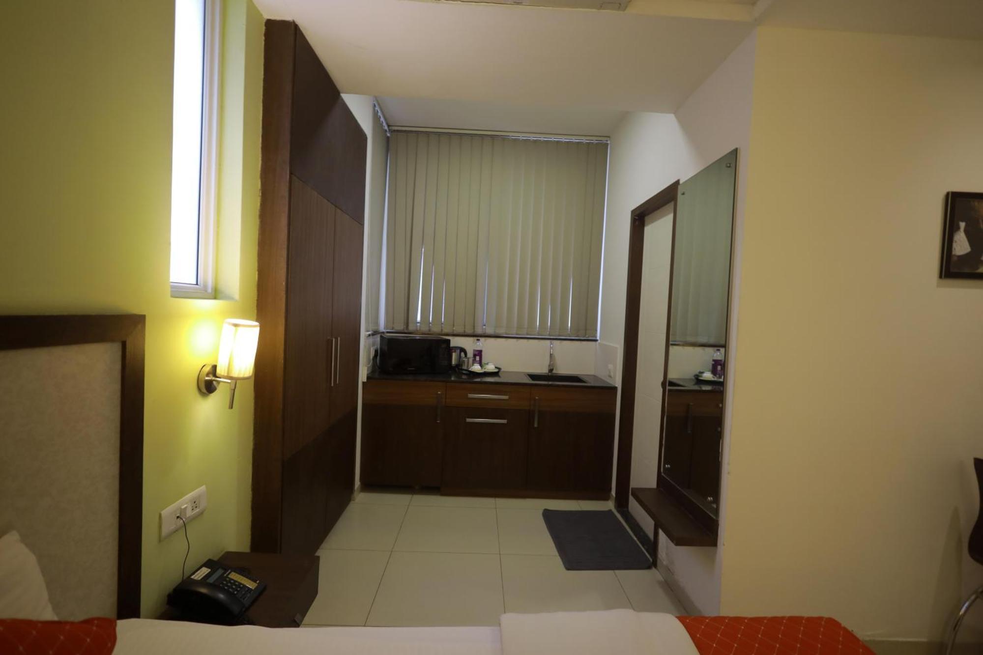 Ixora Suites Bangalore Exterior photo