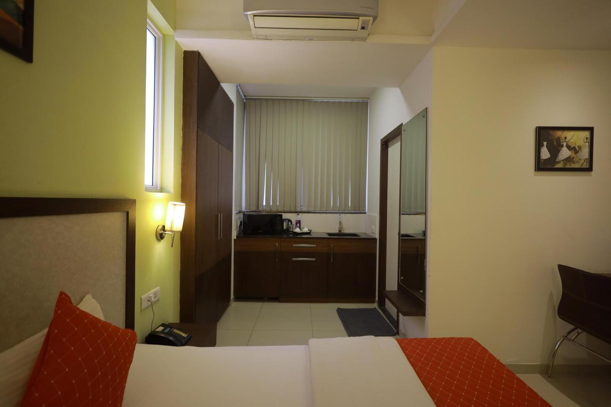 Ixora Suites Bangalore Exterior photo