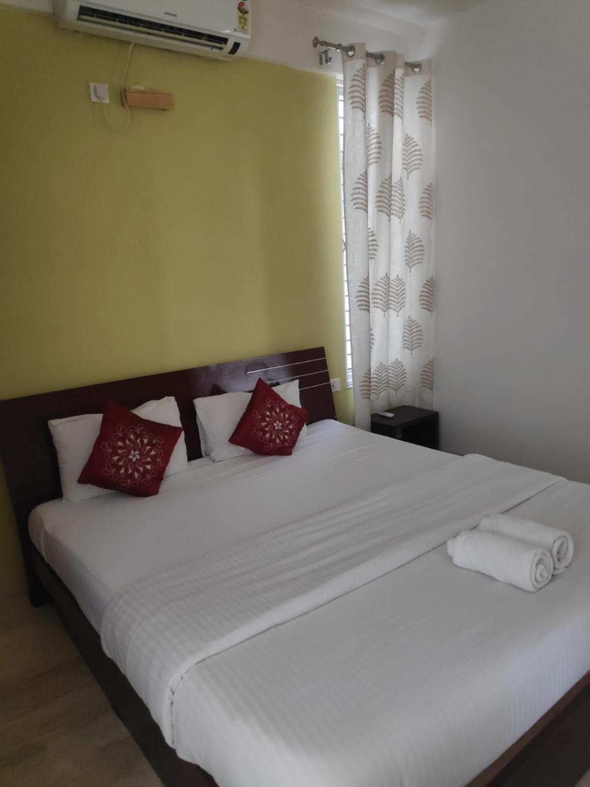 Ixora Suites Bangalore Exterior photo