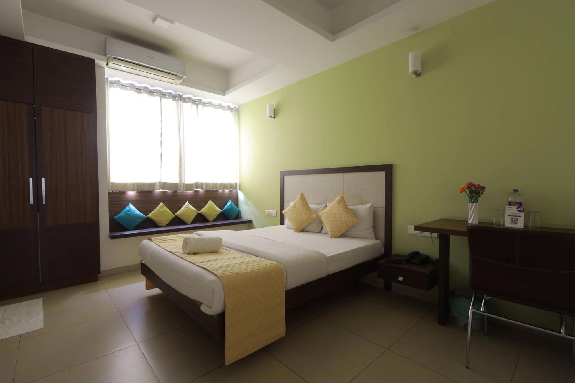 Ixora Suites Bangalore Exterior photo