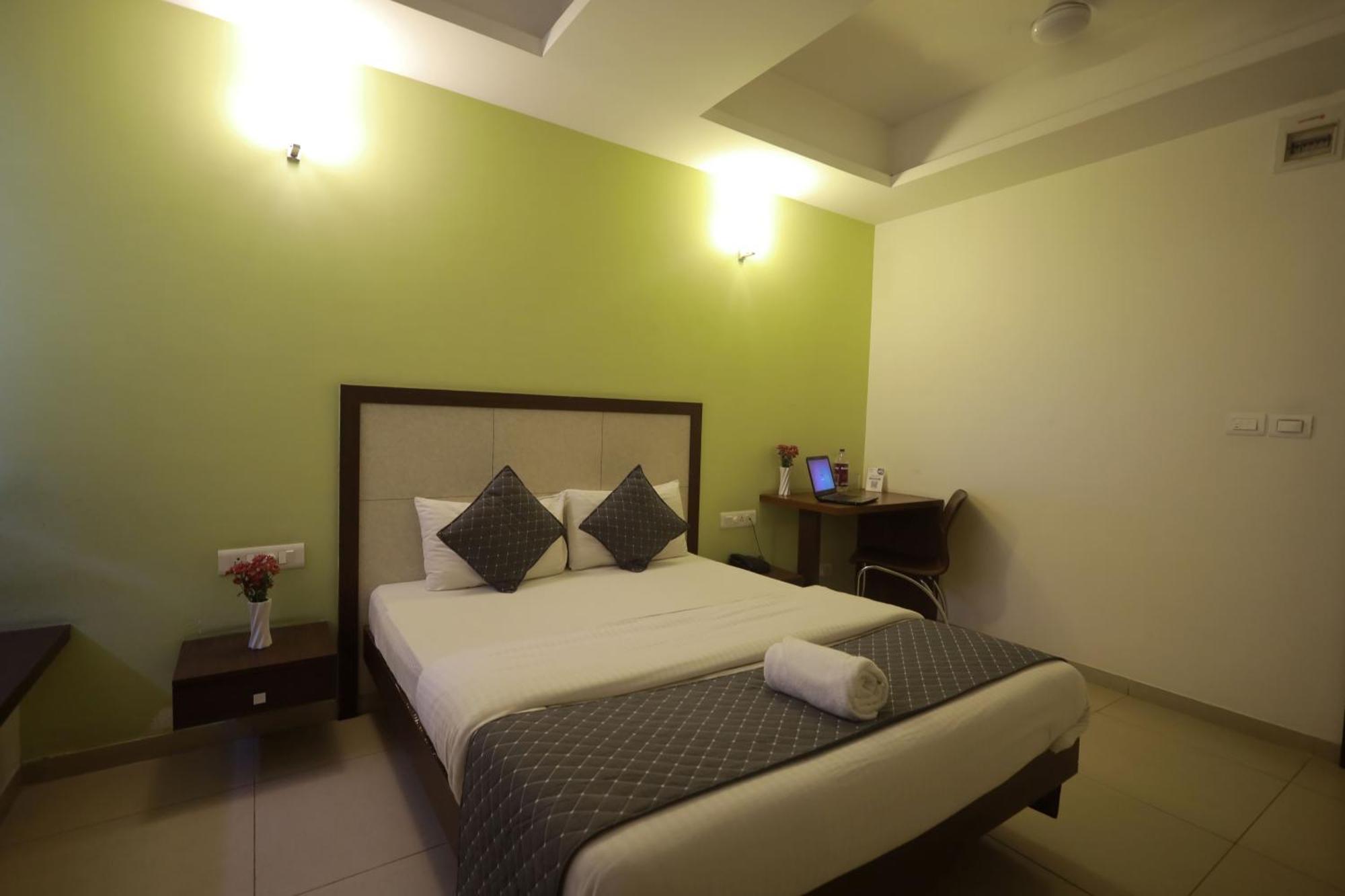 Ixora Suites Bangalore Exterior photo