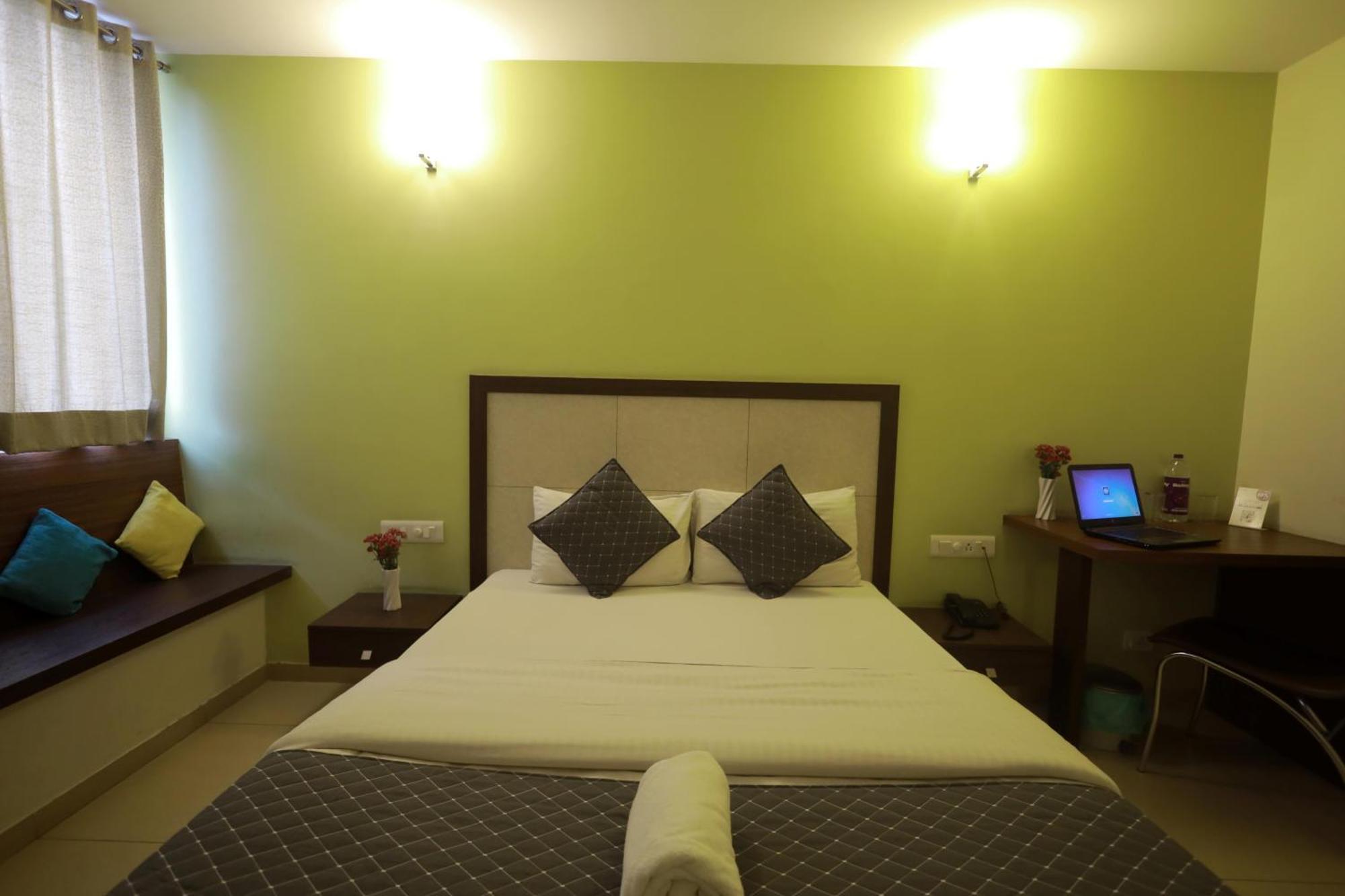 Ixora Suites Bangalore Exterior photo