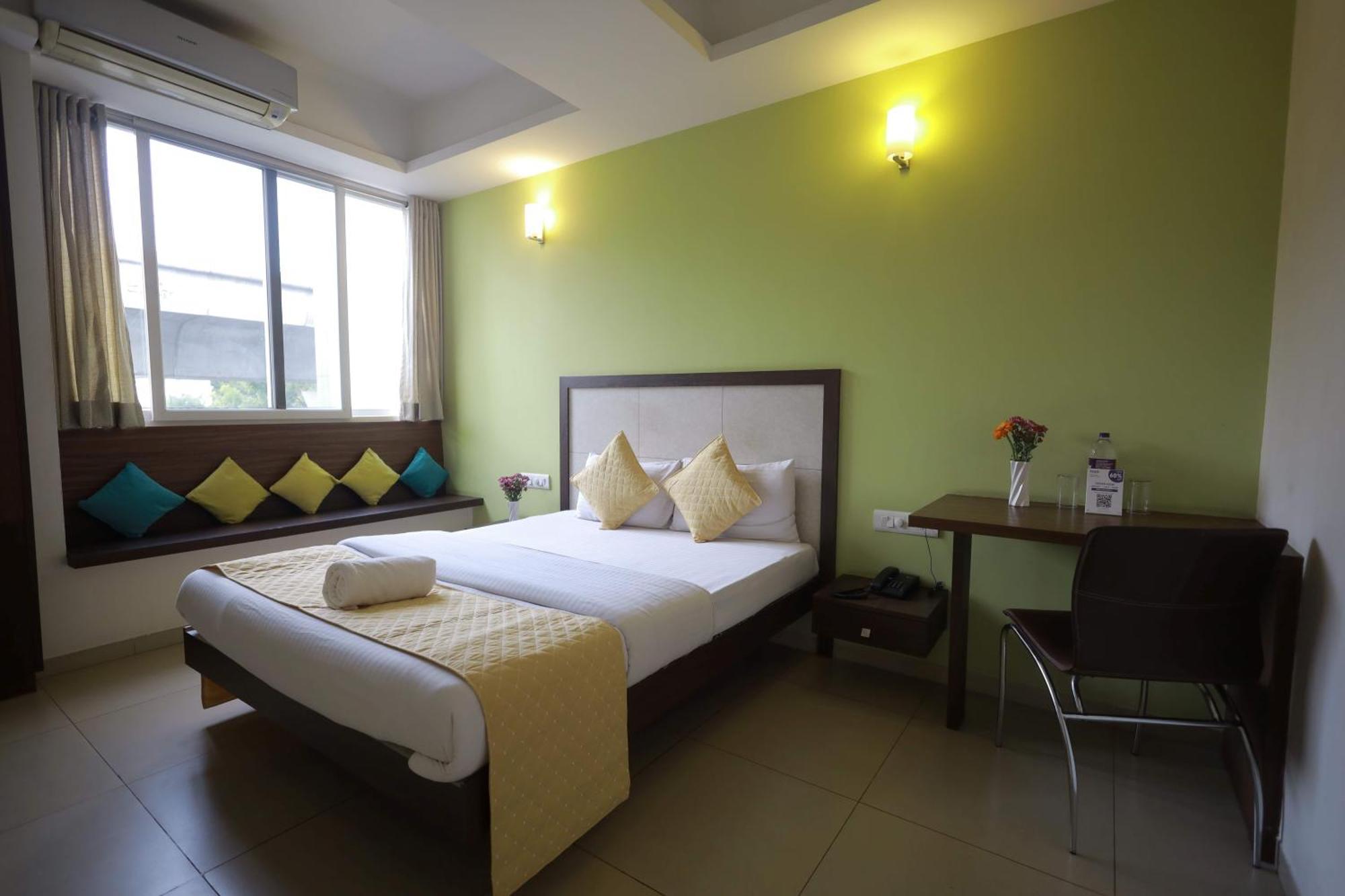 Ixora Suites Bangalore Exterior photo