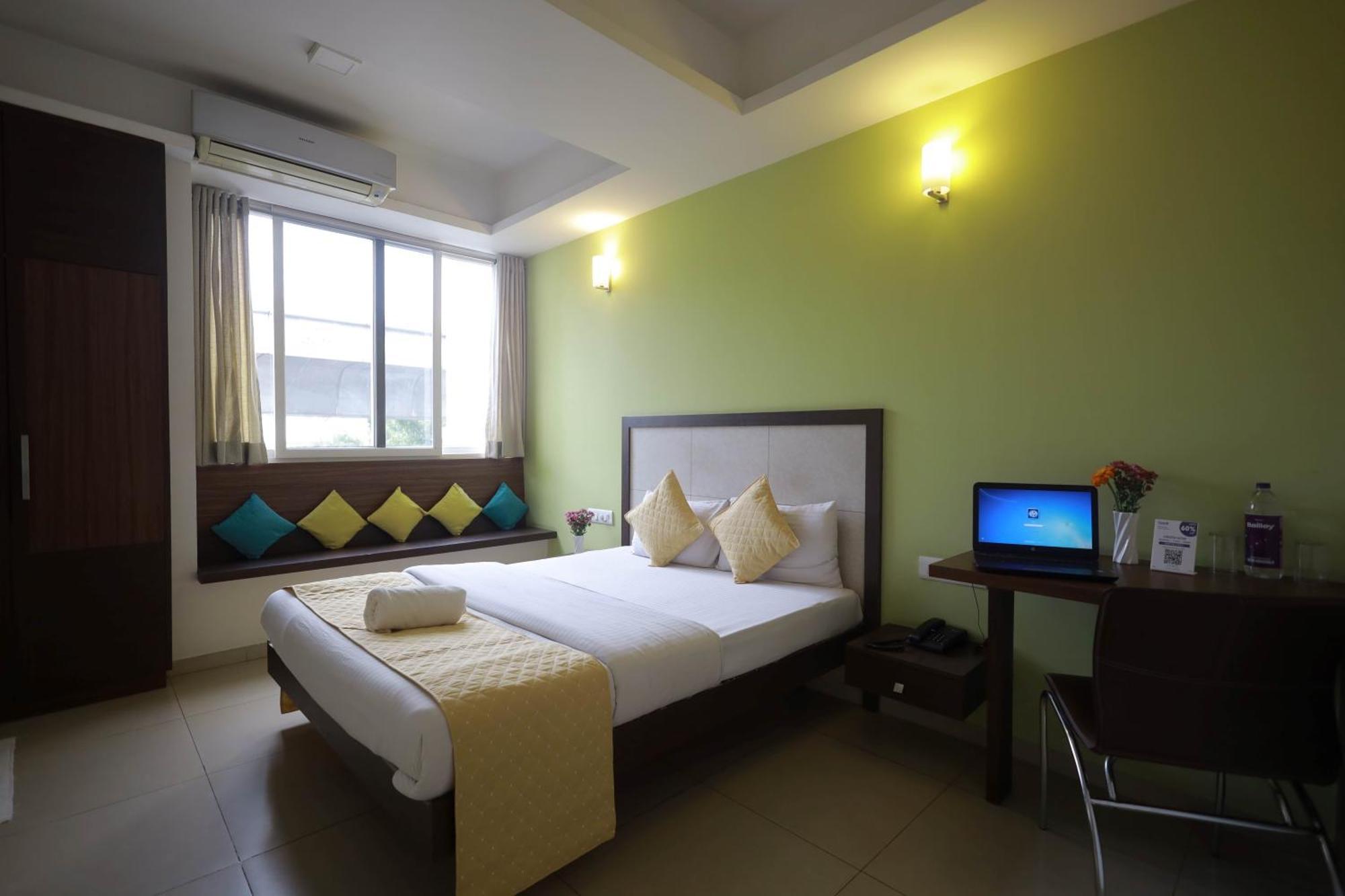 Ixora Suites Bangalore Exterior photo