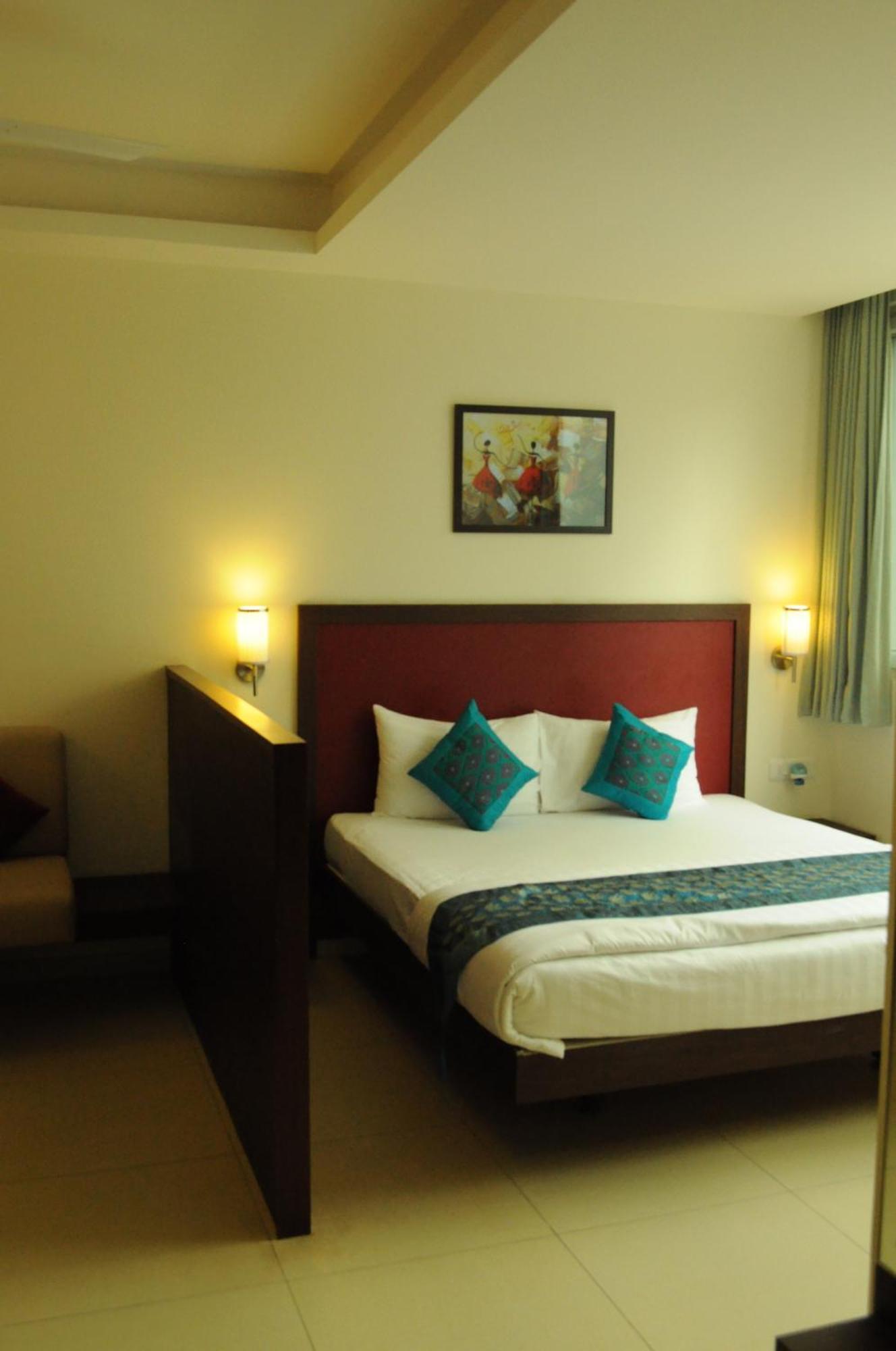 Ixora Suites Bangalore Exterior photo