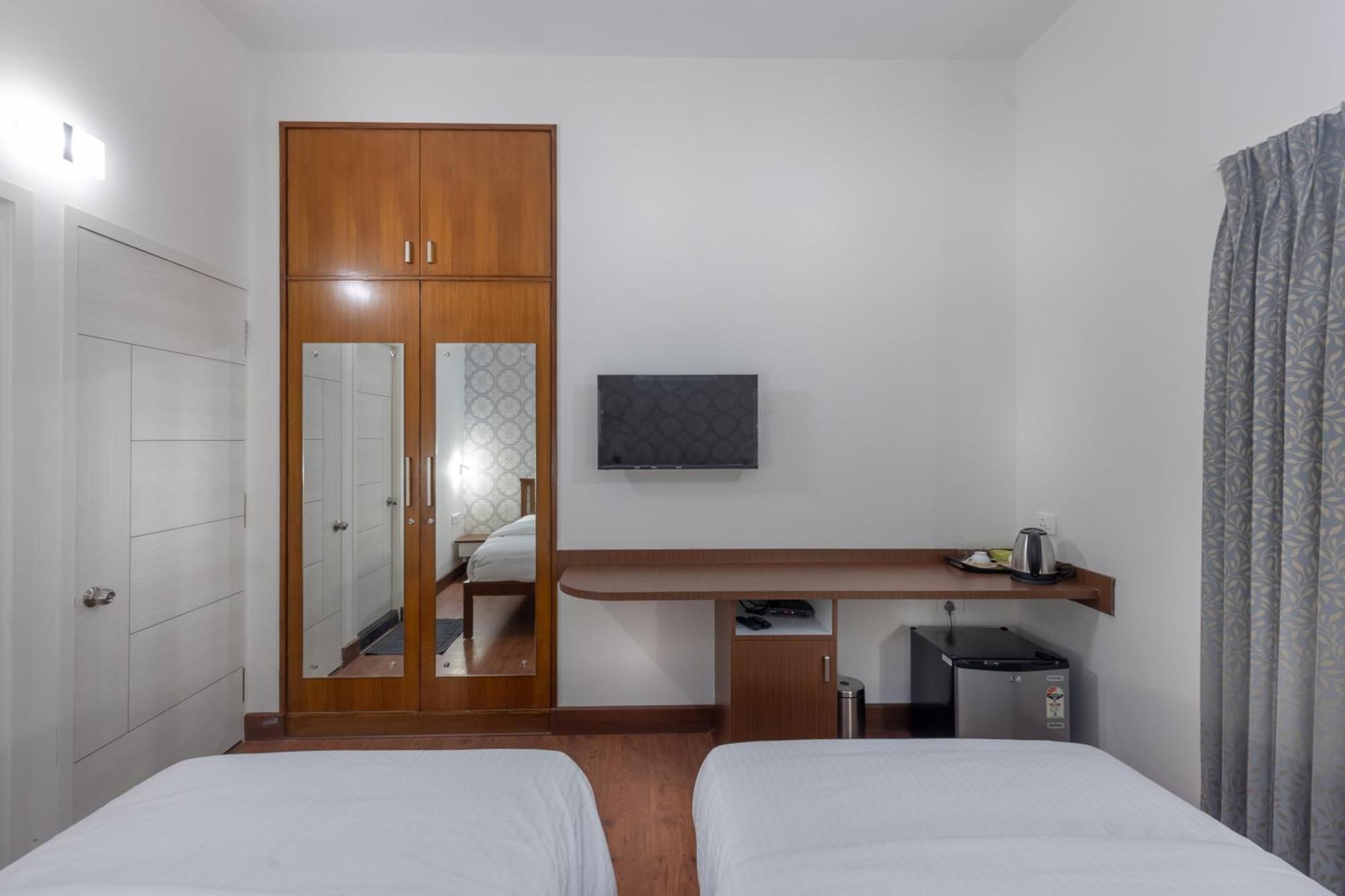 Ixora Suites Bangalore Exterior photo