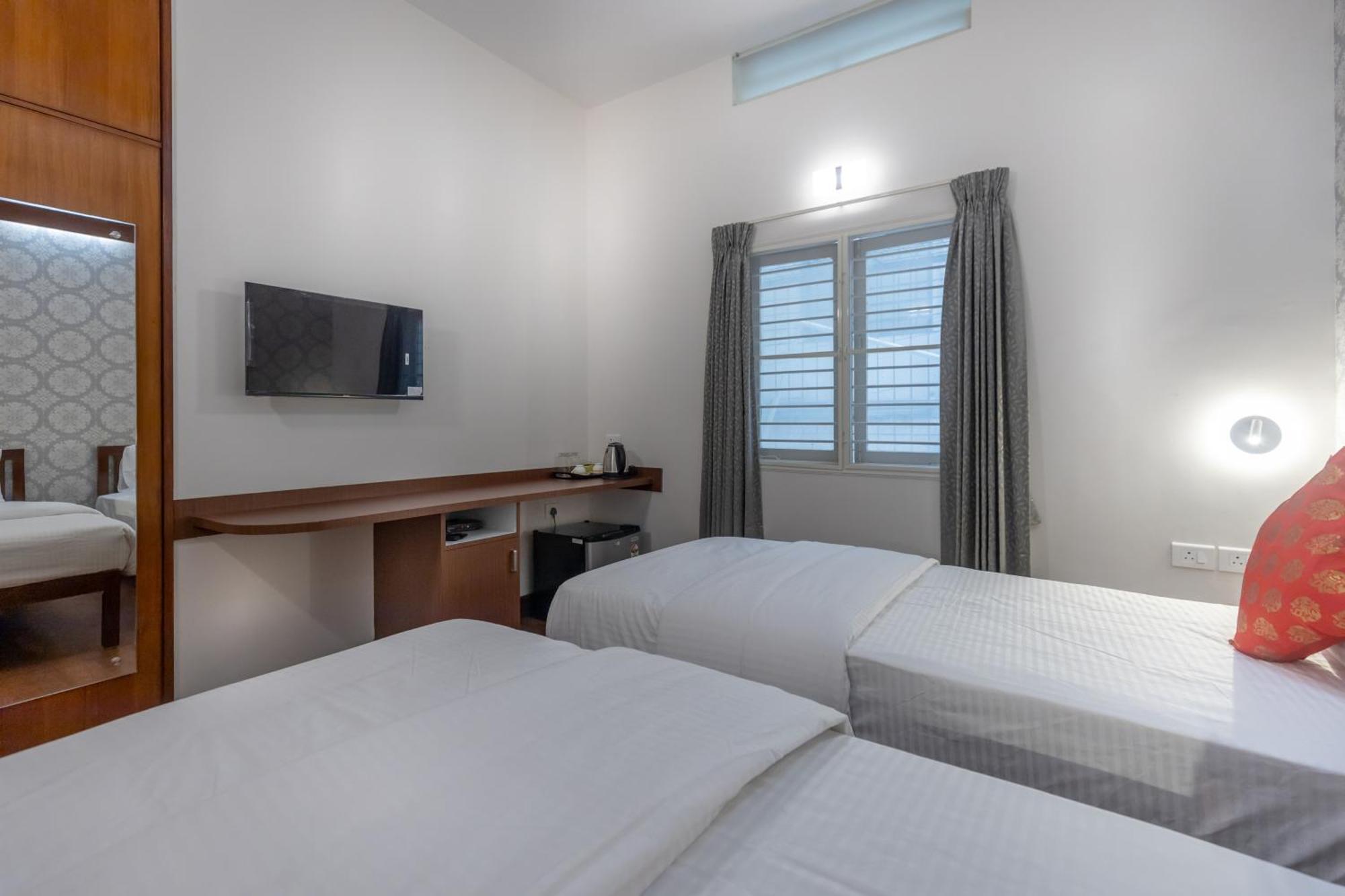 Ixora Suites Bangalore Exterior photo
