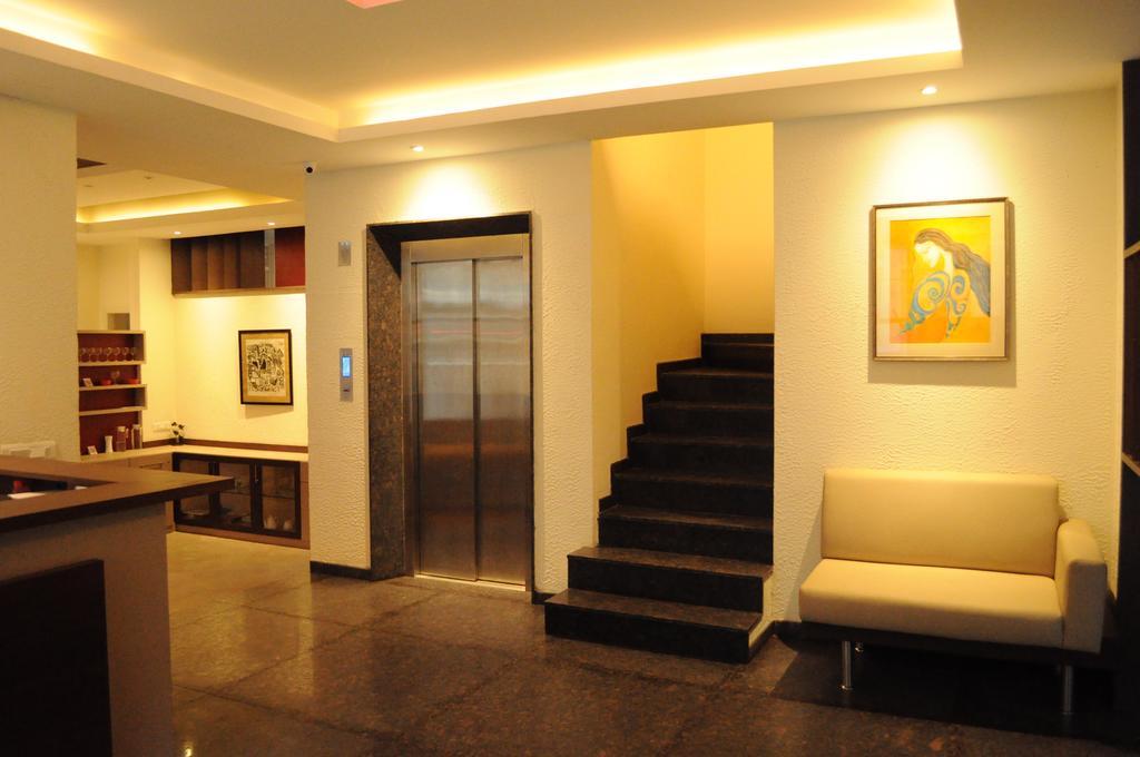 Ixora Suites Bangalore Exterior photo